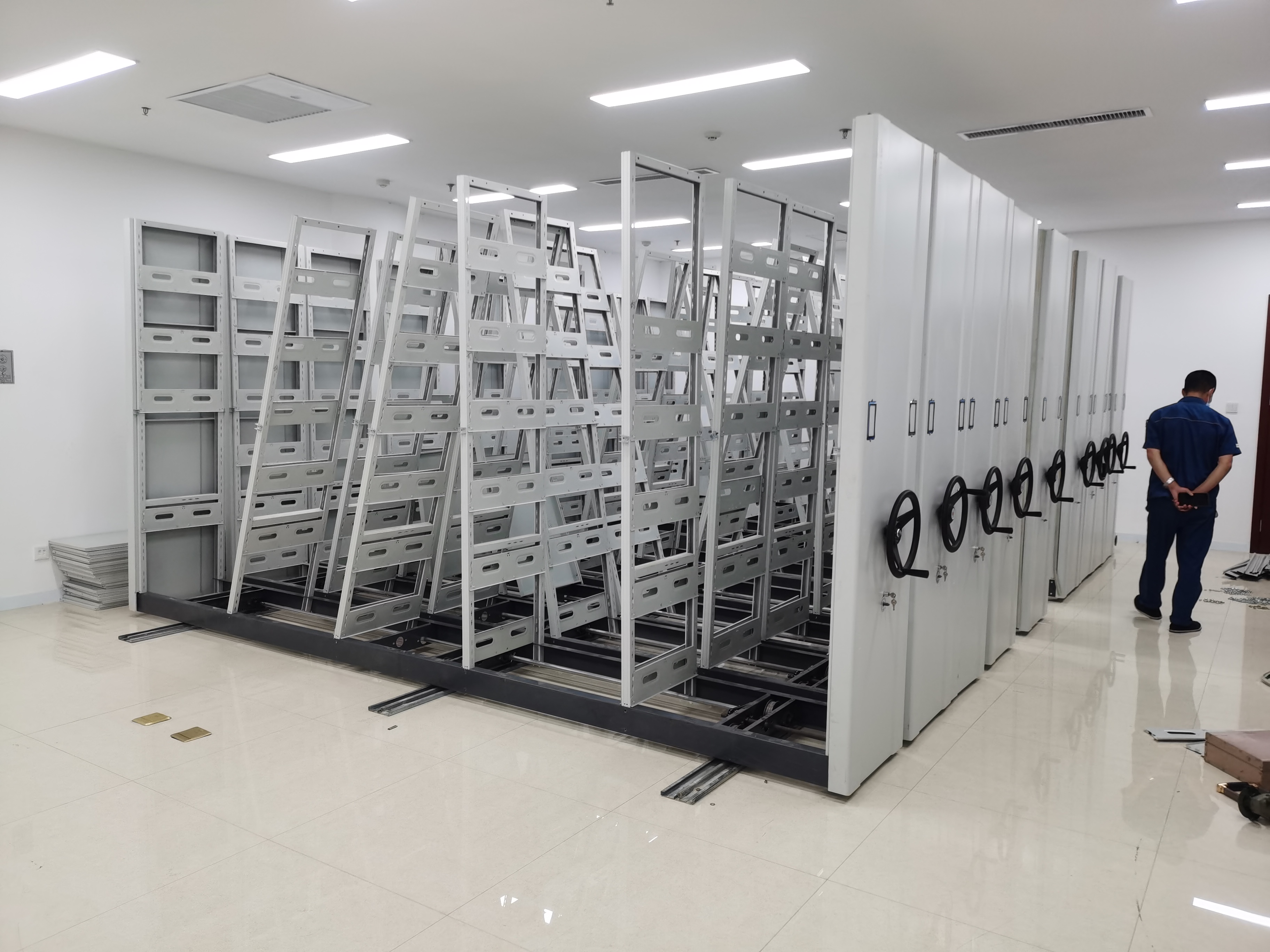 <b>文件柜、资料架、密集柜搬迁注意事项及安全技巧</b>